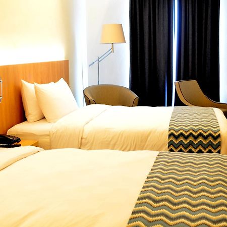 Louis Kienne Hotel Simpang Lima Семаранг Экстерьер фото
