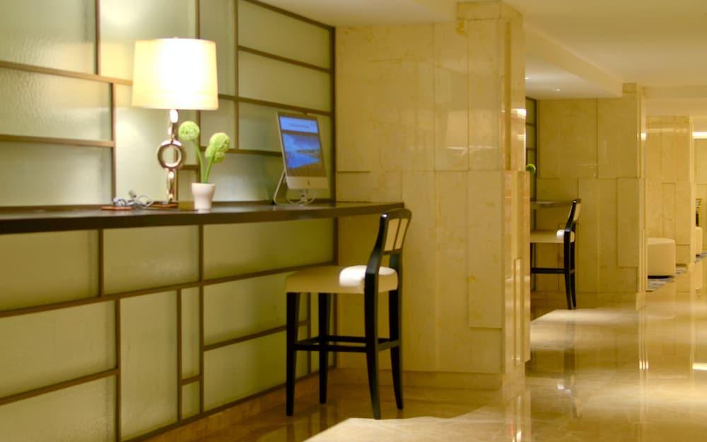 Louis Kienne Hotel Simpang Lima Семаранг Экстерьер фото