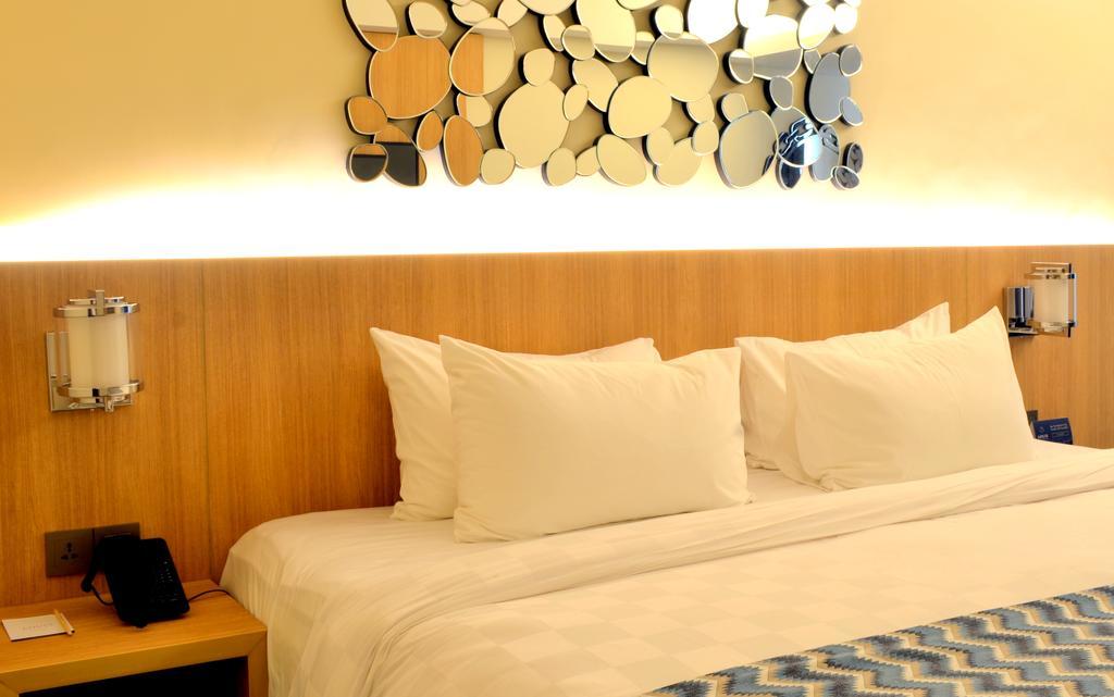 Louis Kienne Hotel Simpang Lima Семаранг Экстерьер фото