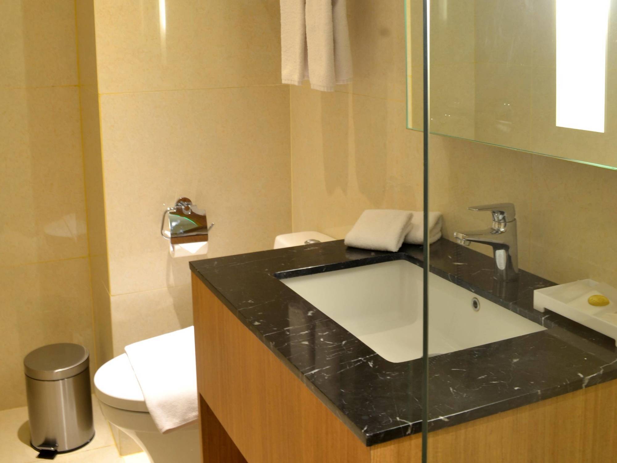 Louis Kienne Hotel Simpang Lima Семаранг Экстерьер фото